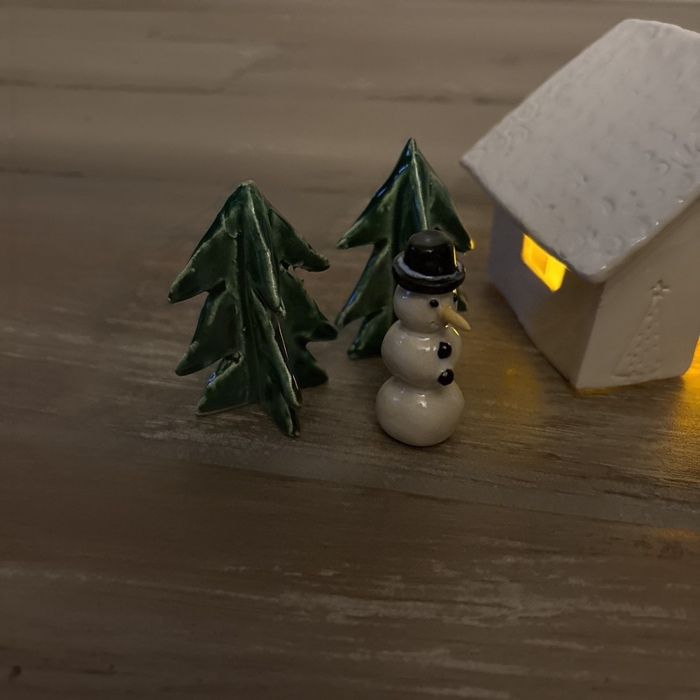 Handmade Mini Ceramic Lighted House 3" w/ 2 Trees & Snowman- Made In USA - Picture 2 of 11